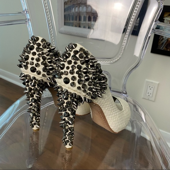 Offwhite studded peek toes - Picture 3 of 3